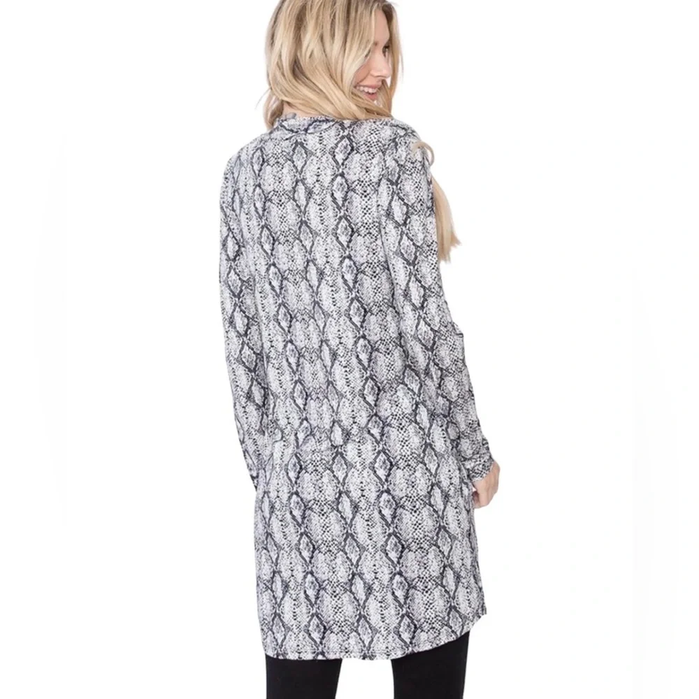 Zenana Snake Print Cardigan with pockets Women's Size Large
